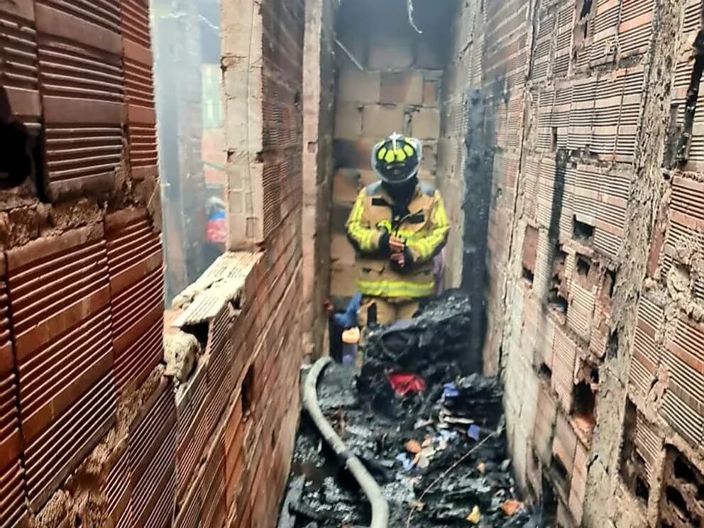 Los vecinos avisaron a las autoridades del incendio.