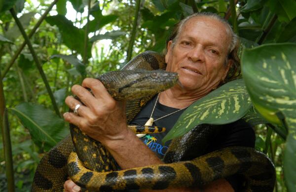 LA COMPAÑERA. Catalicia era para Kapax lo que Chita era para Tarzán. Esta boa anaconda, que medía casi cinco metros, lo acompaña a todas sus presentaciones. Ambos se habían convertido en un símbolo del Amazonas colombiano. 