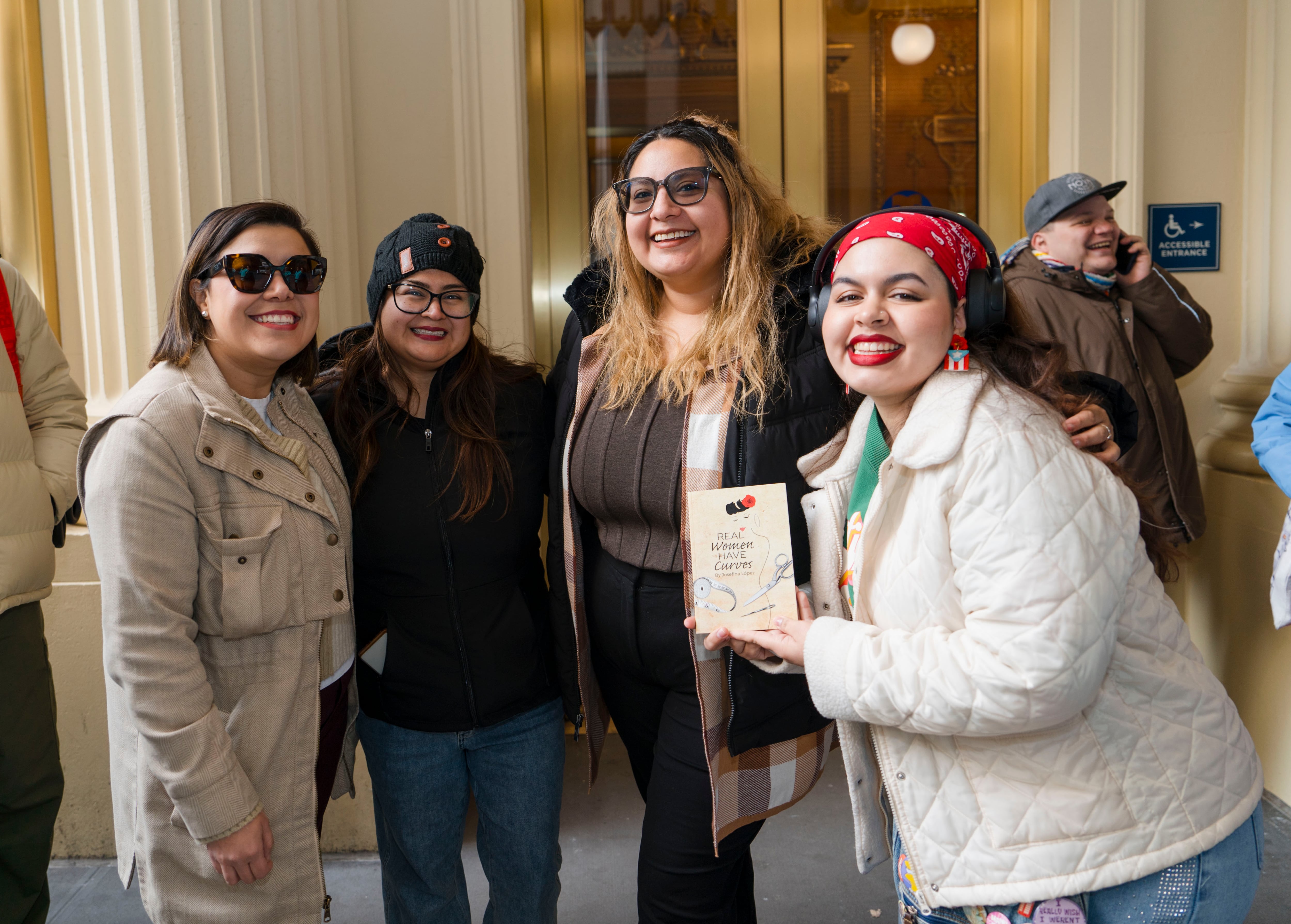 Sergio Trujillo debuta dirigiendo en Broadway con 'Real Women Have Curves'.