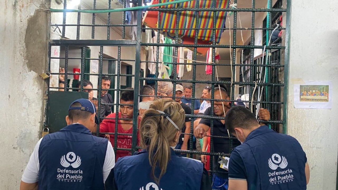 Visita de la Defensoría al Centro de Detención Transitoria en Huila, donde hacinamiento es del 114 %.