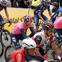 Sergio Higuita y Nairo Quintana en la salida de Lorient.