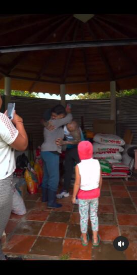 Yef hace muchas obras solidarias con fundaciones de animales. Foto: Instagram @yefersoncossio.