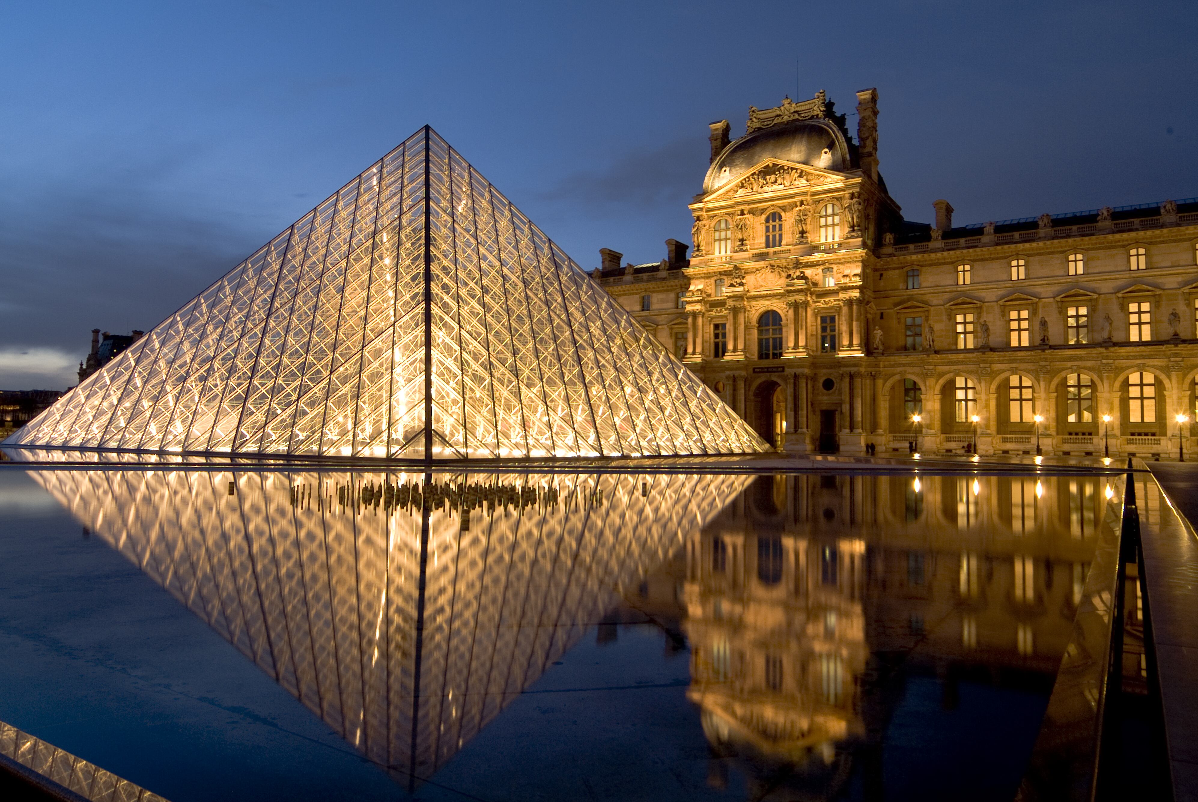 Se estima que el Museo del Louvre tiene unas 350,000 piezas.