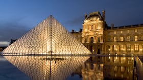 Se estima que el Museo del Louvre tiene unas 350,000 piezas.