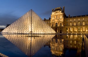 Se estima que el Museo del Louvre tiene unas 350,000 piezas.