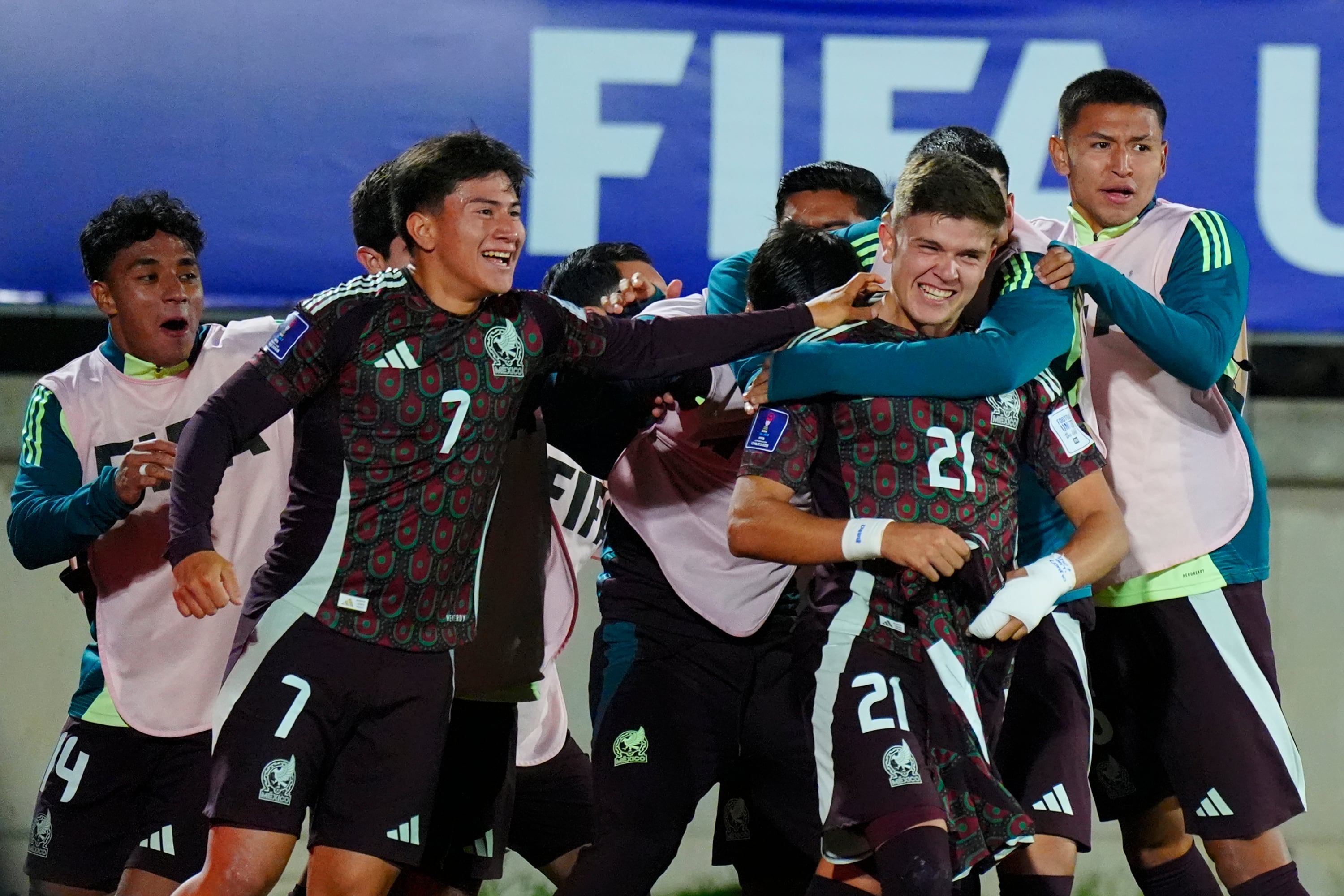 México celebrando su paso a los cuartos de final del Mundial Sub-20.