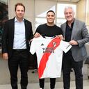 El volante colombiano firmó este lunes 31 de enero su contrato con River.