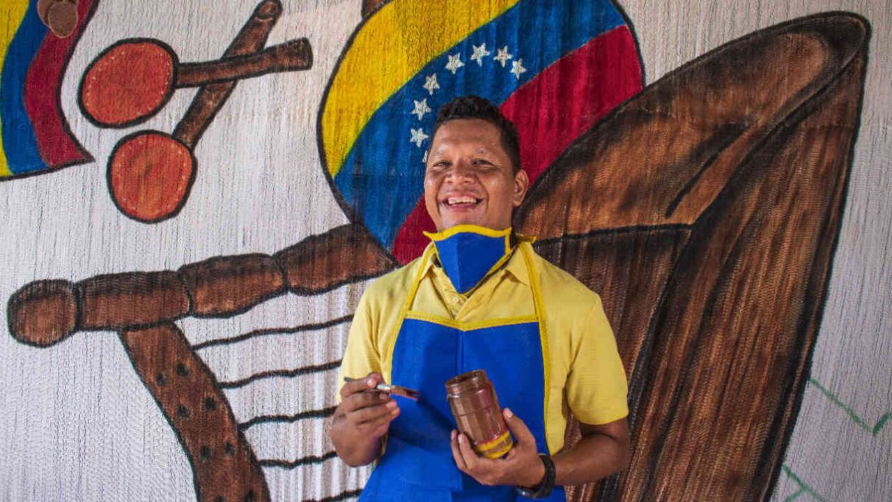 El chinchorro o hamaca es patrimonio cultural de diferentes regiones del país, como los Llanos Orientales, que tuvo su origen como un instrumento de pesca utilizado posteriormente por los lugareños para descansar.