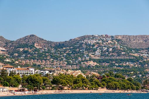Altea se caracteriza por su marcado carácter mediterráneo y por su belleza única