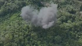 Humo tras destrucción de un laboratorio de cocaína del ELN en Norte de Santander.