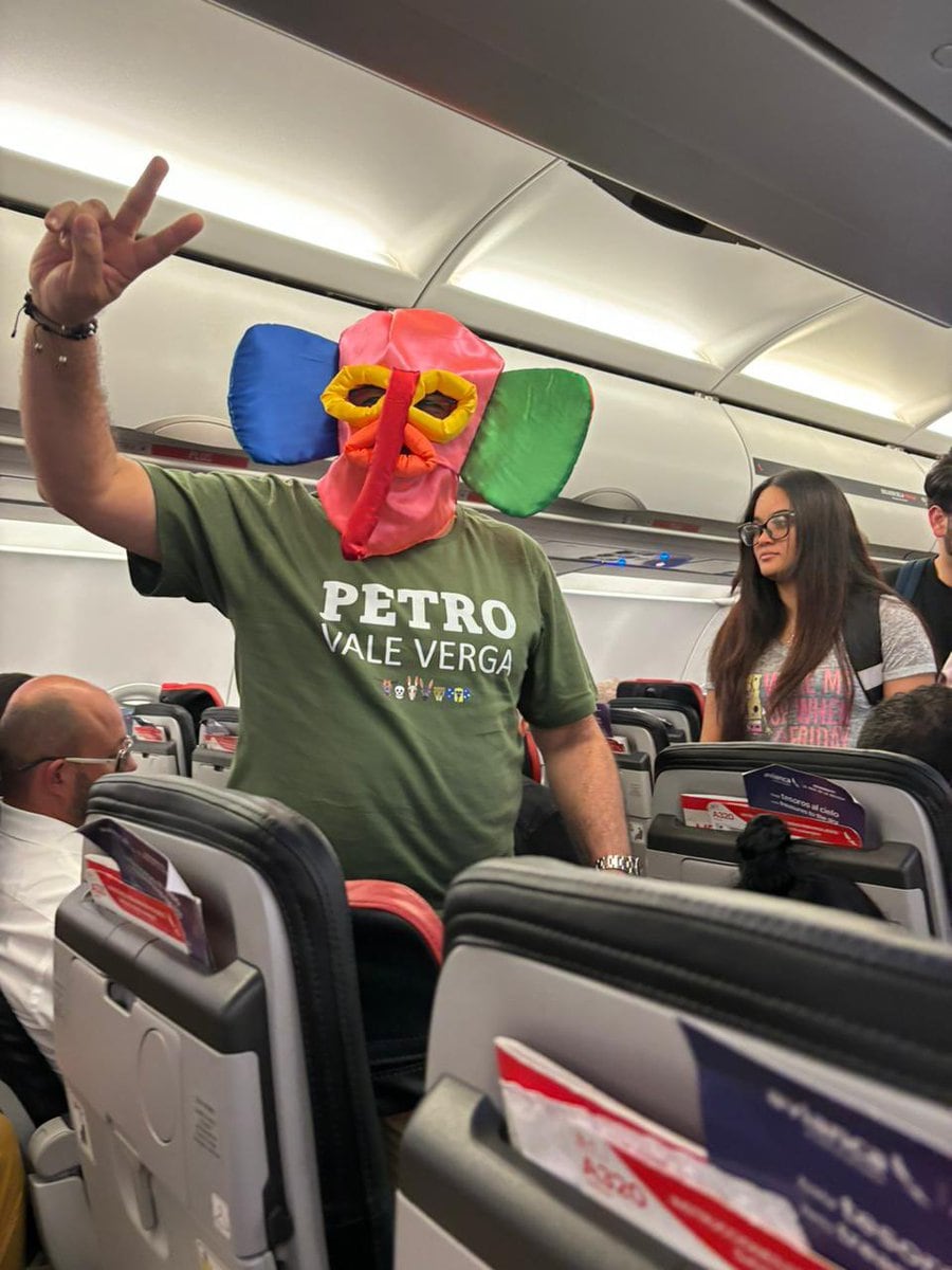 El mensaje en la camiseta fue considerado de vulgar e irrespetuoso.