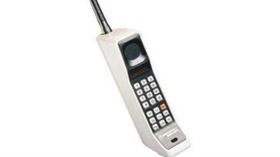 El Motorola Dynatac 8000 es conocido como el primer celular de la historia. Parecía un ladrillo que no entraba en ningún bolsillo.