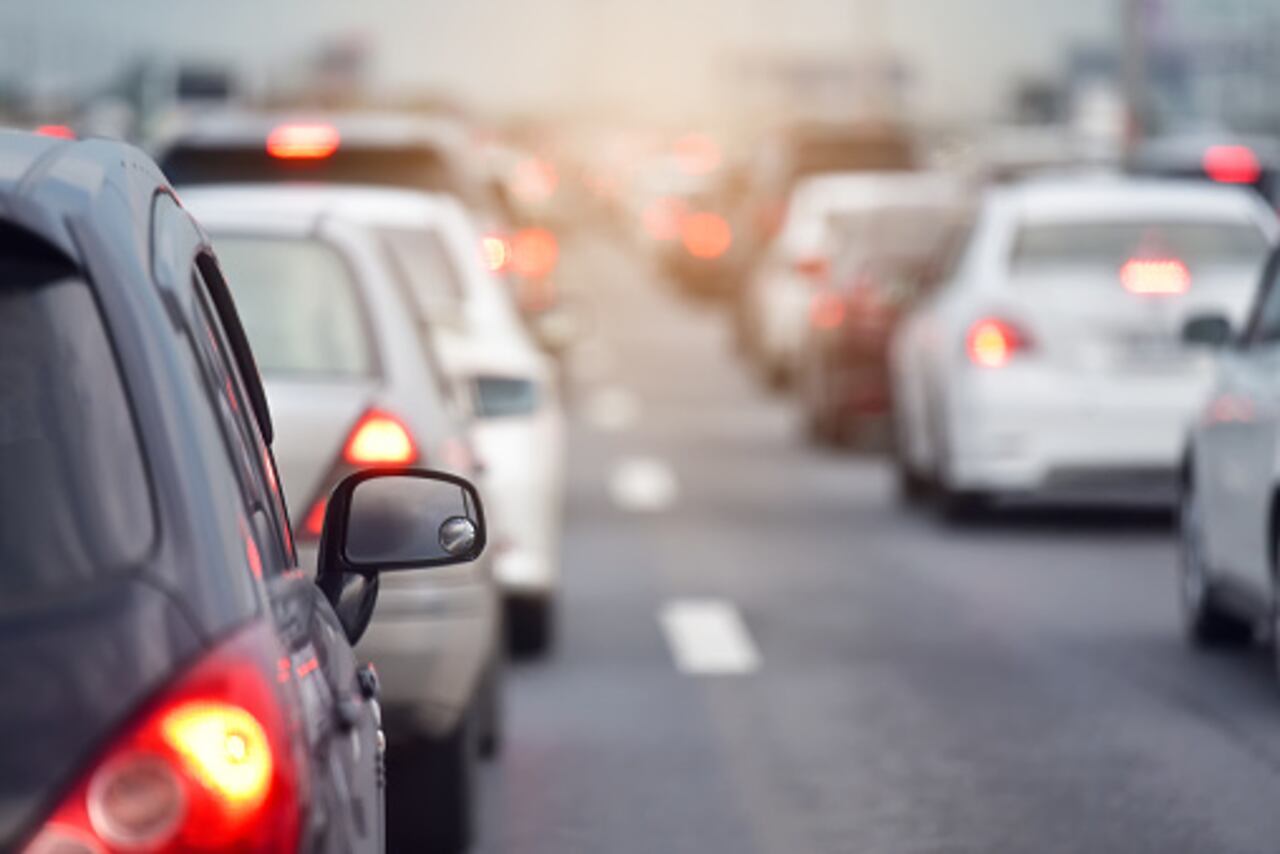 Carros en trancón por cierres viales