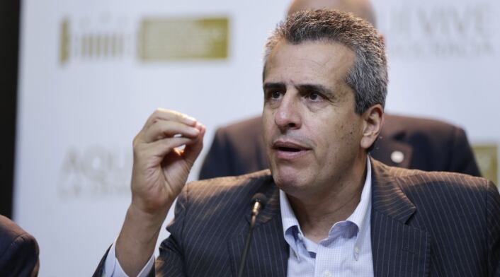 Luis Fernando Velasco el país