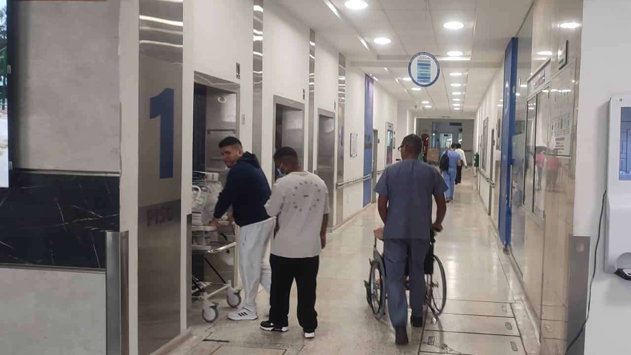 La Secretaría de Salud Pública Distrital declaró la alerta naranja en toda la red de salud de Cali, mientras se evalúan los daños registrados en diferentes instituciones y se coordinan medidas para garantizar la atención de los pacientes.