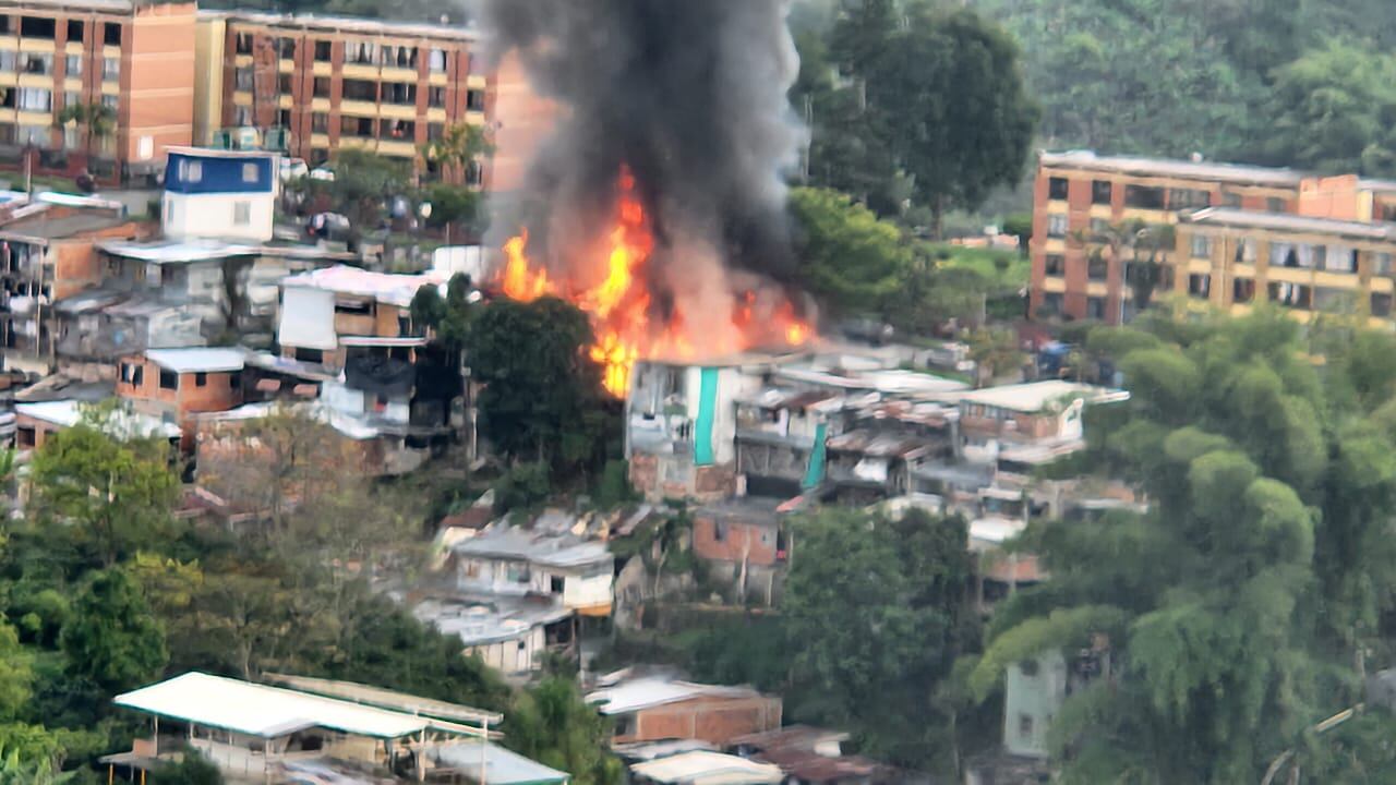 Hasta el momento, el balance deja 12 viviendas afectadas por las llamas, así como 46 personas damnificadas.