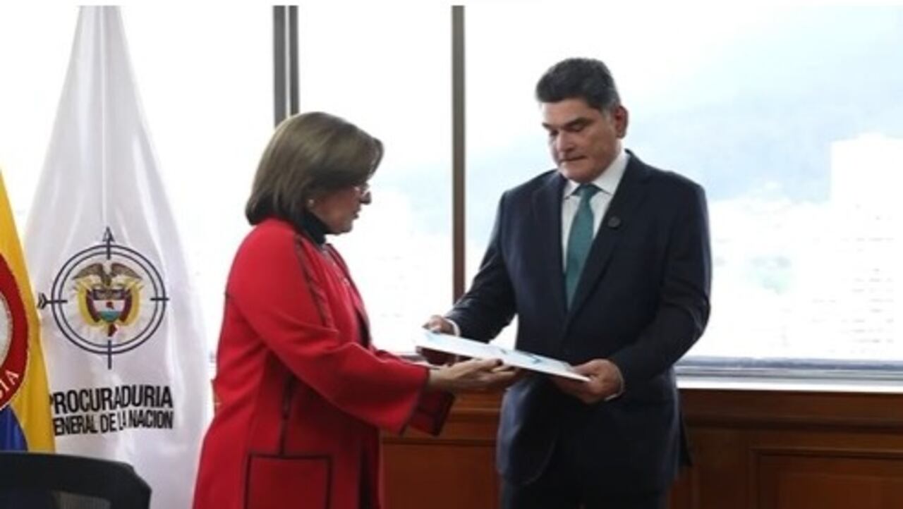 Durante la transición de mando, la saliente procuradora General le entregó a Gregorio Eljach un informe ejecutivo con todas las indagaciones, procesos y operatividad que se ha realizado en la Procuraduría