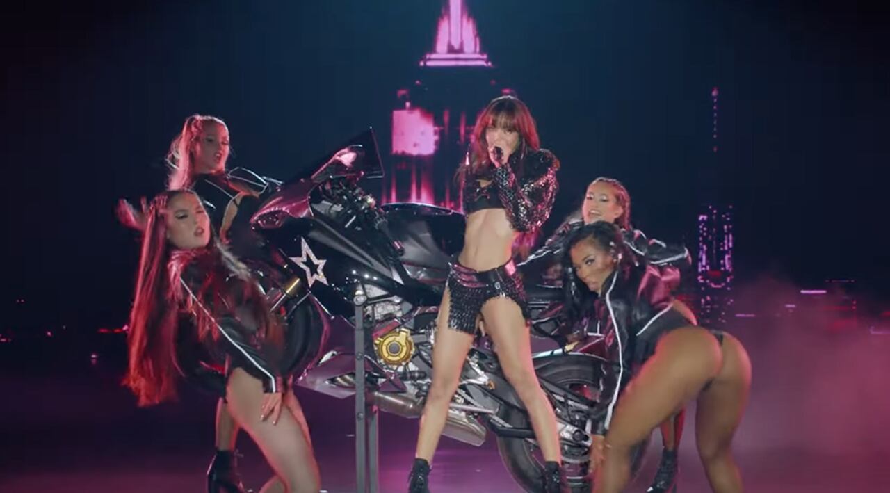 Lisa fue la primera artista en presentarse en el Victoria´s Secret Fashion Show 2024.