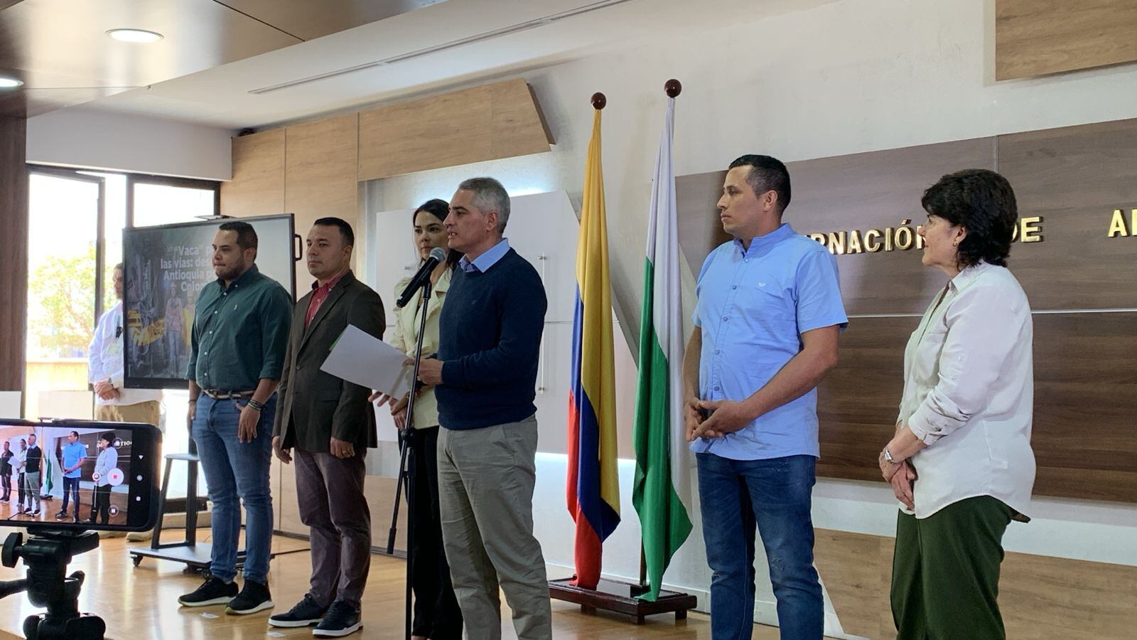 Oficial: Antioquia hará ‘vaca’ para terminar de construir las vías 4G. Así puede donar