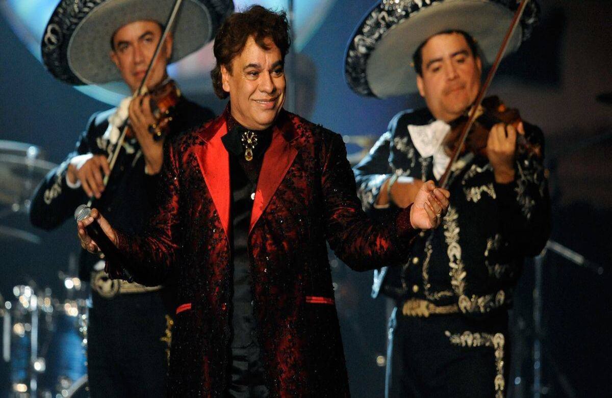 Juan Gabriel: El divo de Juárez. Compuso aproximadamente 1500 canciones y vendió más de 100 millones de álbumes en todo el mundo. ( 7 de enero de 1950 - 28 de agosto de 2016). Foto: Tomado de video.
