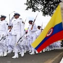 Ciudadanos acompañaron el recorrido del desfile militar sobre la avenida Villavicencio, donde manifestaron su apoyo a los integrantes de la Fuerza Pública.