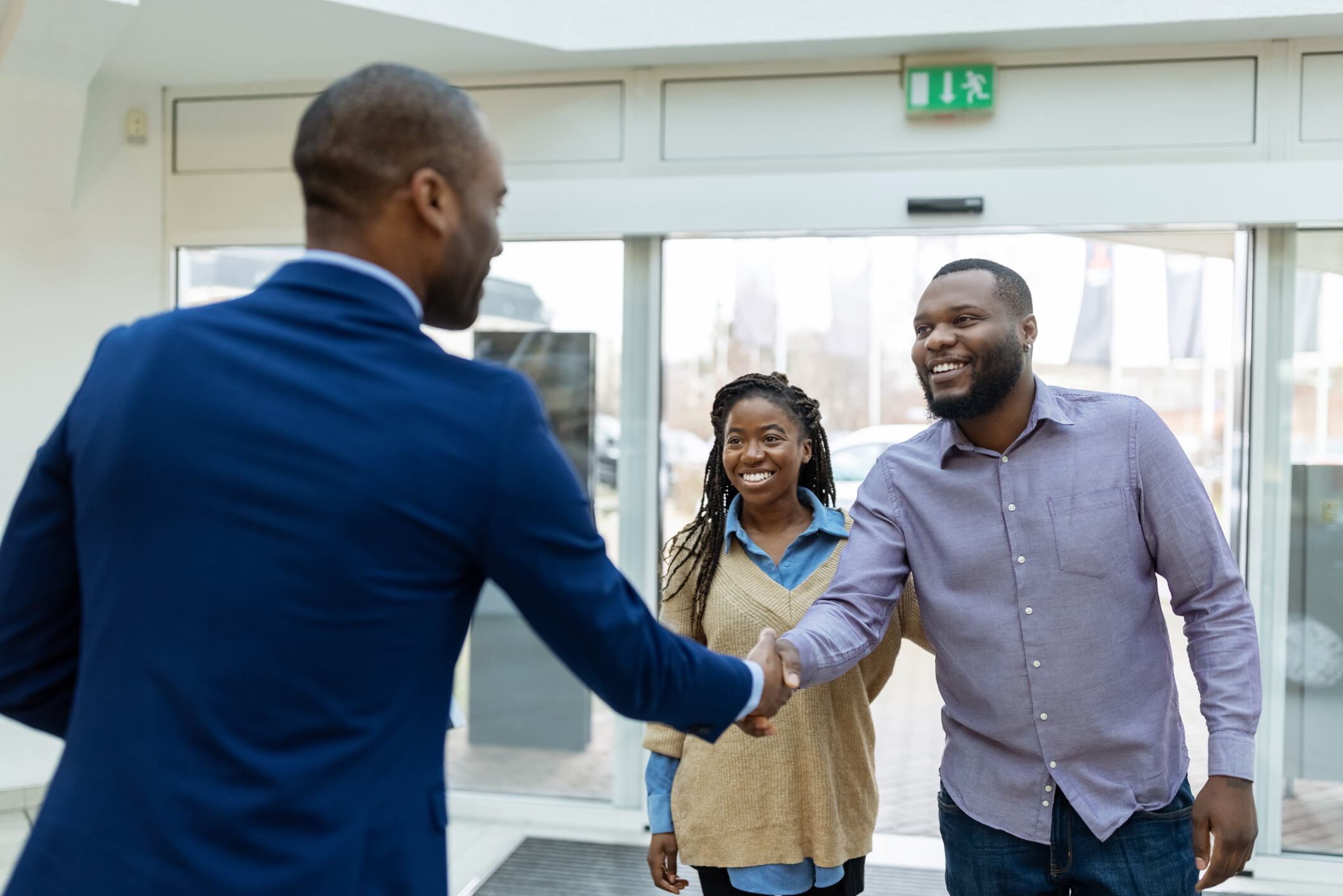 La renovación de instalaciones, la modernización de espacios y la actualización de servicios son estrategias clave que permiten a los propietarios aumentar el canon de arrendamiento de una vivienda.