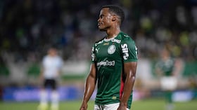 Jhon Arias lamentándose en medio de un juego con Palmeiras