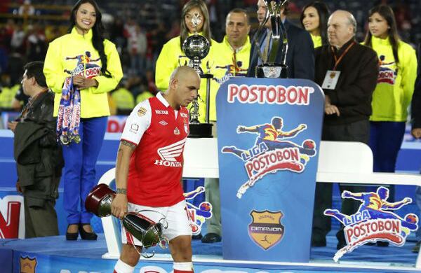 El argentino Ómar Pérez se retiraba cabizbajo al quedar tan cerca del campeonato.Foto: Guillermo Torres