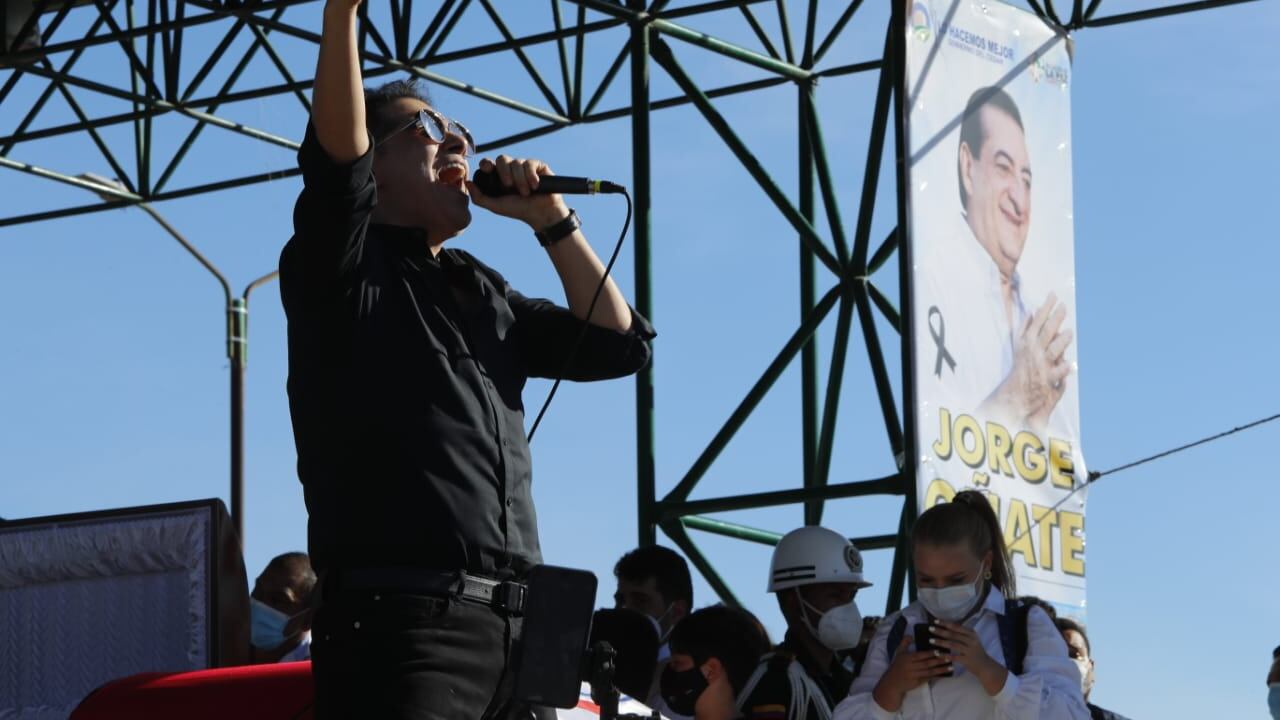 Peter Manjarres afirmó que llevan dos años difíciles por la enfermedad de su madre.