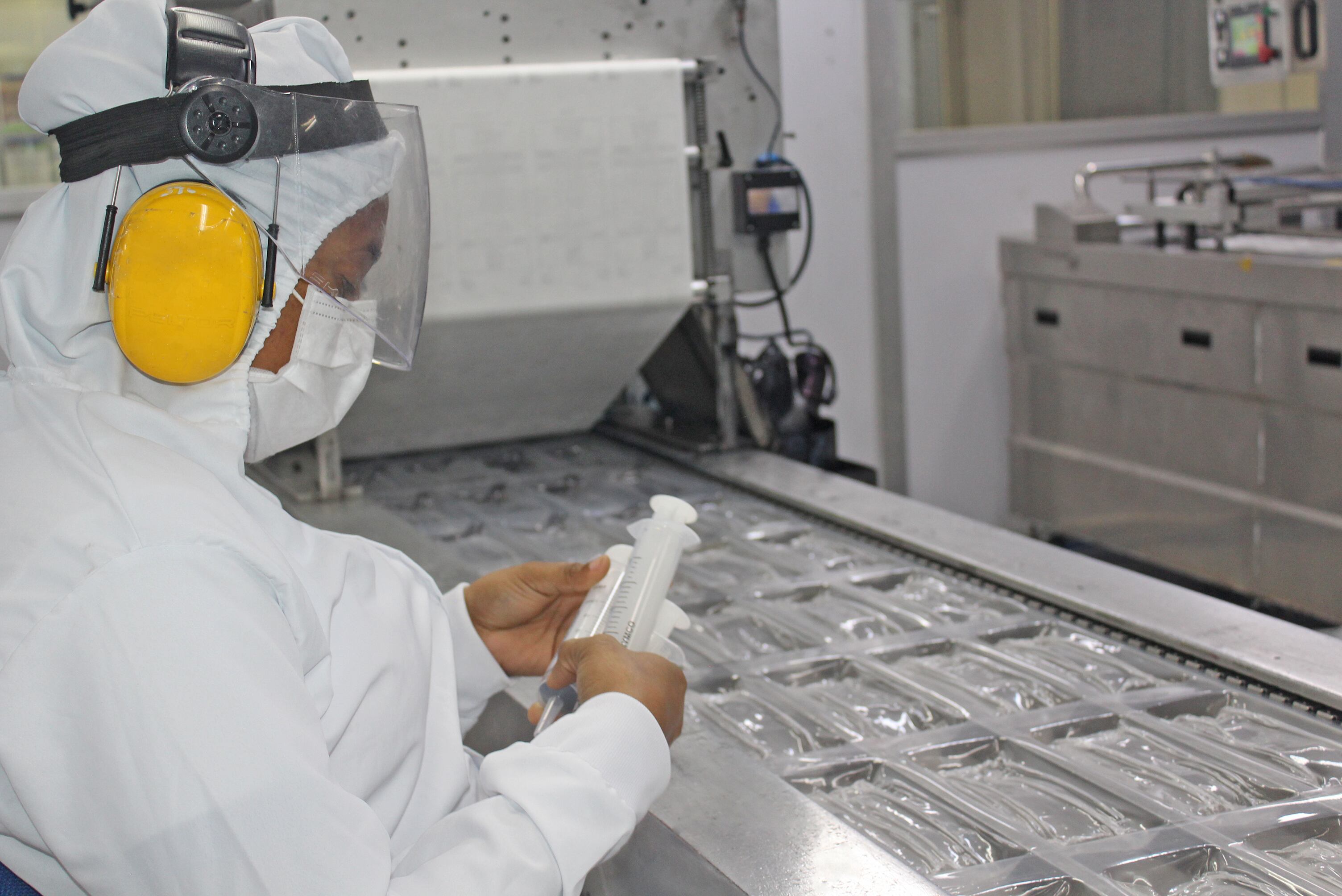 Rymco Medical puede producir 30 millones de jeringas al mes.