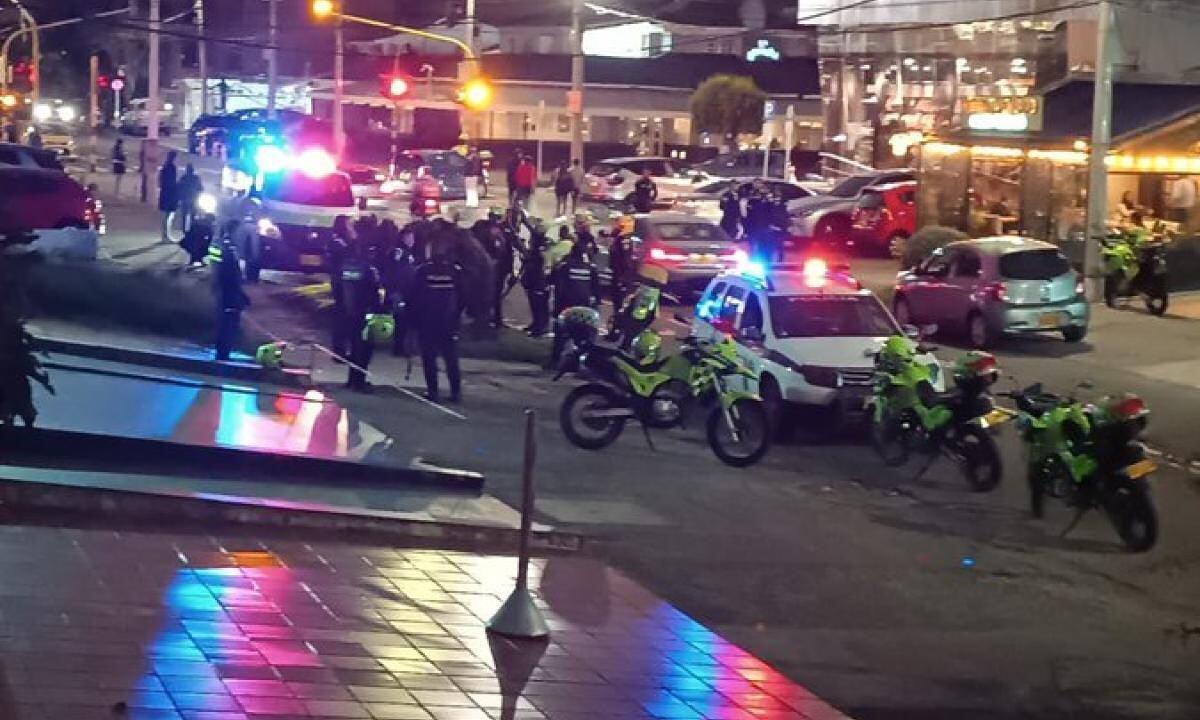 El hecho se presentó en un gastrobar ubicado en la carrera 17a con calle 122, en la localidad de Usaquén, y varias personas fueron víctimas de los asaltantes.