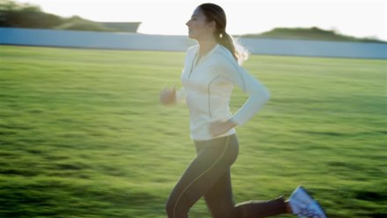 Correr es una de las opciones para ejercitar el cuerpo sin necesidad de acudir a un gimnasio.