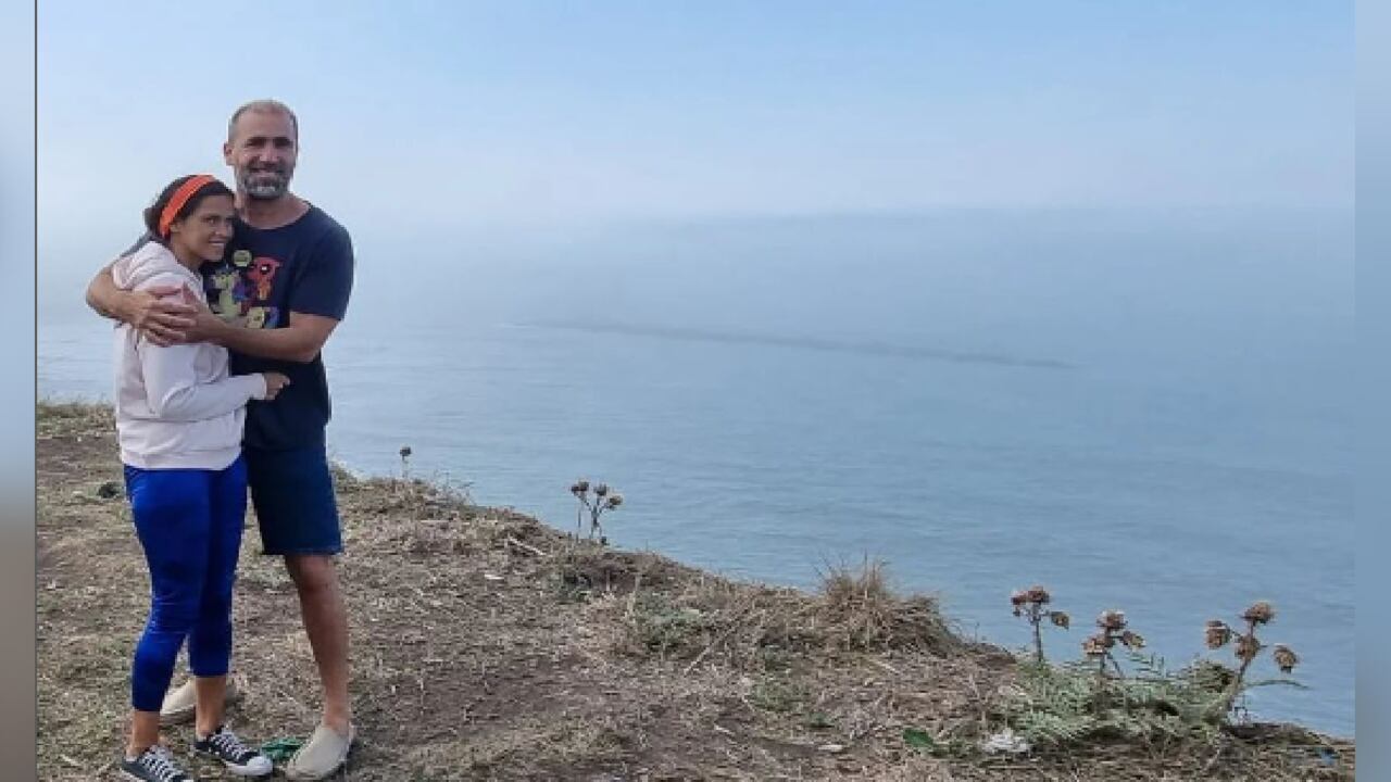 Mujer de nacionalidad argentina murió en grave accidente en costa italiana. Autoridades afirman que la víctima y su esposo habrían incurrido en una imprudencia al intentar tomarse una foto en medio de una tormenta.