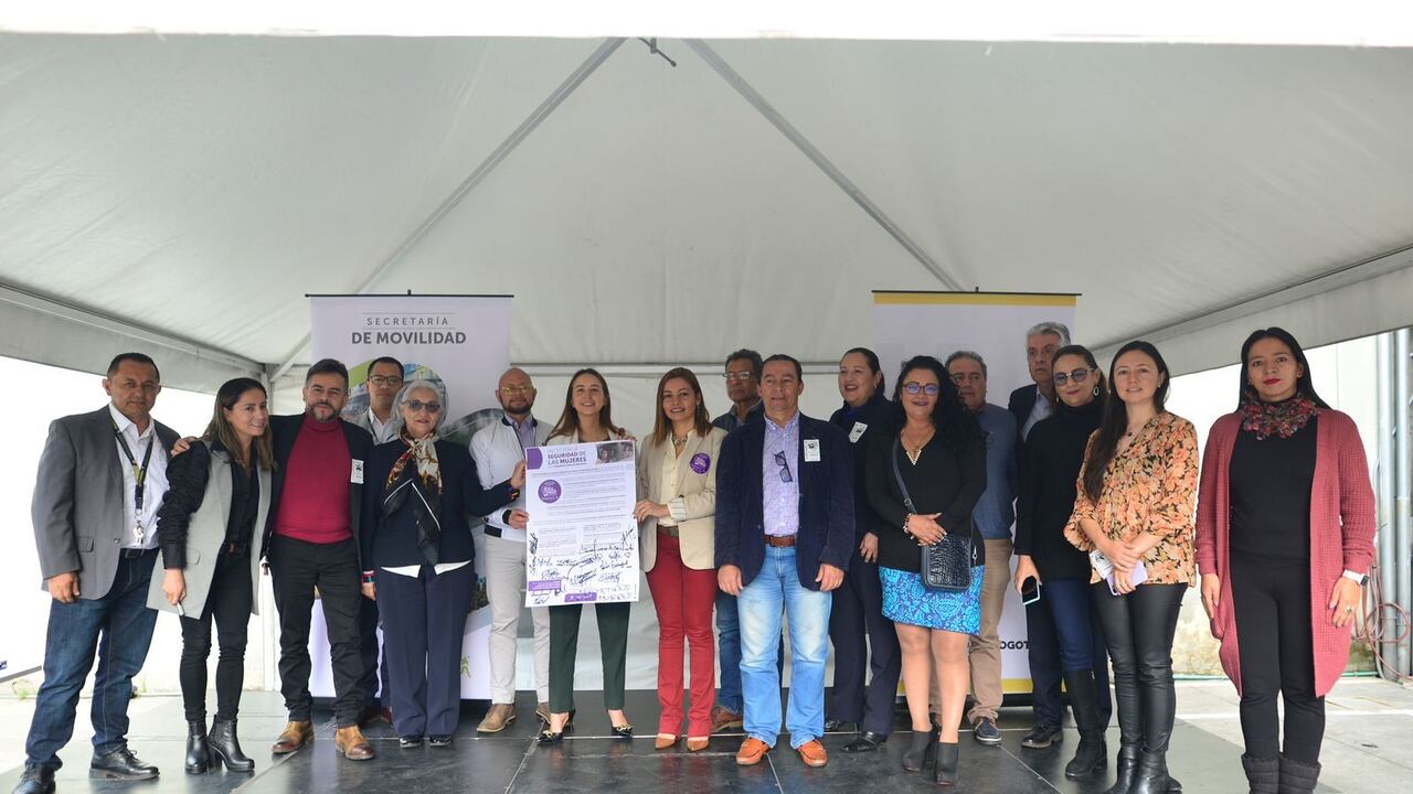 La Secretaría de Movilidad y representantes del gremio de taxis firmaron el Pacto por la Seguridad de las Mujeres en el Transporte Público Individual.