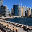 This picture shows the usually-busy harbour front area in Sydney on June 26, 2021, after authorities locked down several central areas of Australia's largest city to contain an outbreak of the highly contagious Delta variant. (Photo by SAEED KHAN / AFP)