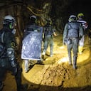 En la guerra por el oro, los mineros ilegales lanzan cerca de 100 tatucos con explosivos al día, causando lesiones a miembros de la fuerza pública y a la población civil.