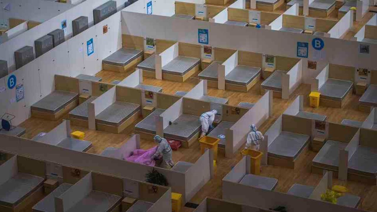 Hospital improvisado en Wuhan, China