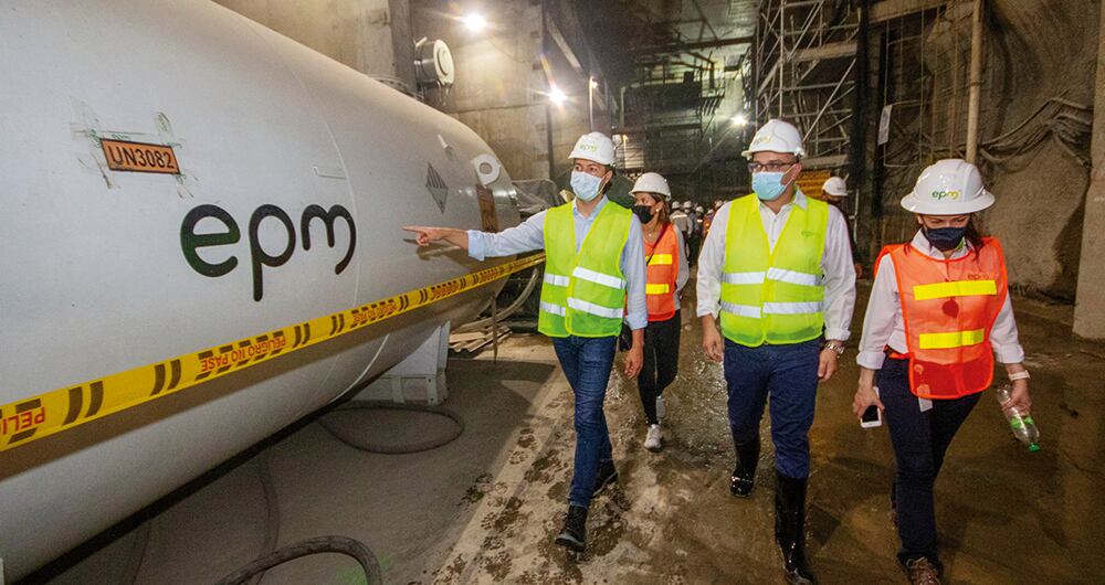 -“Hidroituango va a estar entre junio y agosto. No vamos a correr, no vamos a cometer el error que se cometió en el pasado. Vamos a hacerlo bien, así se tome un par de meses más, porque aquí lo que está en juego es EPM, y, si se pierde EPM, se pierde Medellín”.