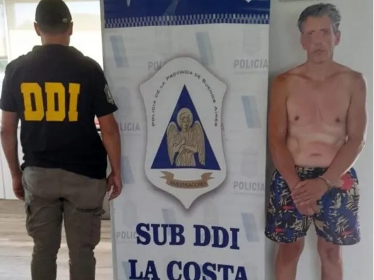 Las autoridades lograron determinar que además de la violencia, el hombre identificado con las iniciales J.C.A., de 52 años, la mantenía encerrada en la vivienda contra su voluntad.