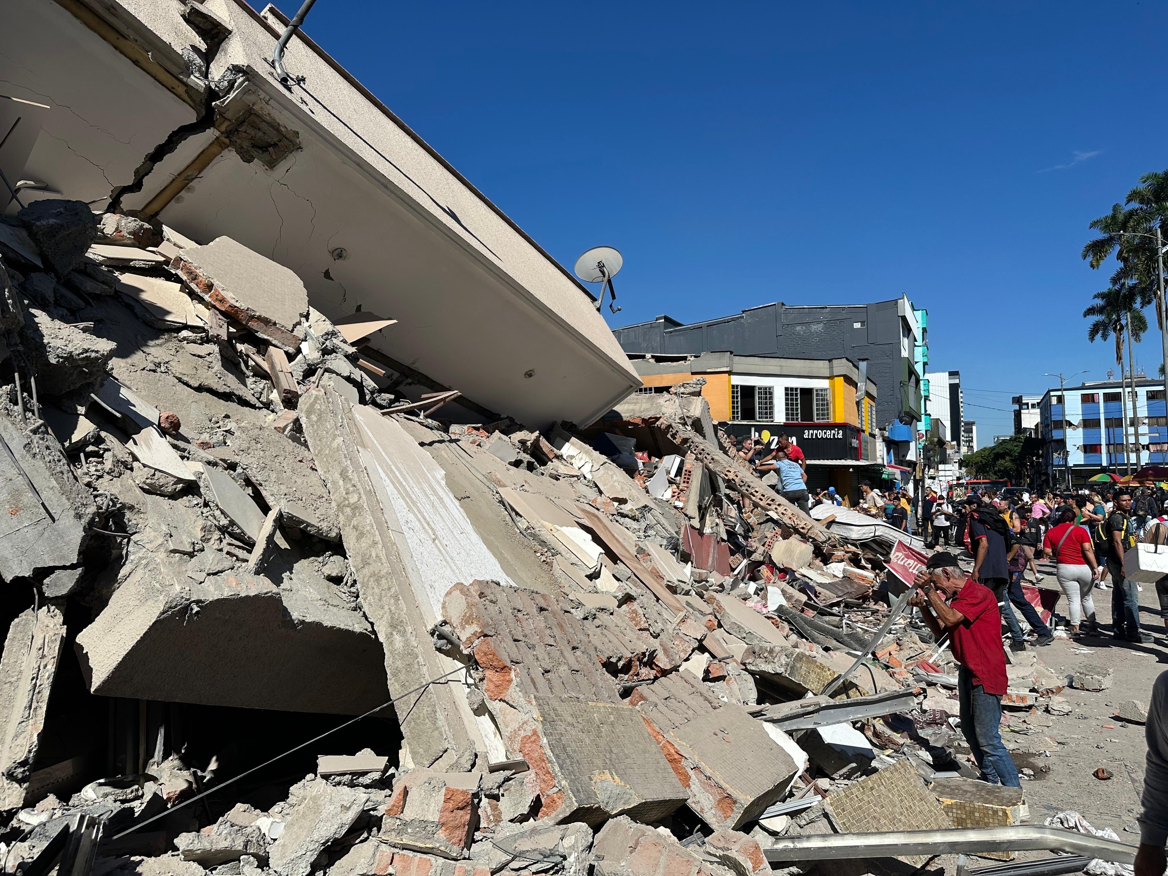 Pereira en ruinas. Duras imágenes de la ciudad tras el terremoto que se vivió en Colombia