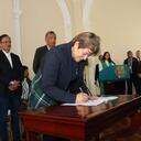 La ministra del Trabajo, Gloria Inés Ramírez Ríos, firmando el proyecto de la reforma pensional ‘Cambio por la Vejez’, que contiene 89 artículos