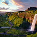 Islandia destaca por sus paisajes y cascadas.