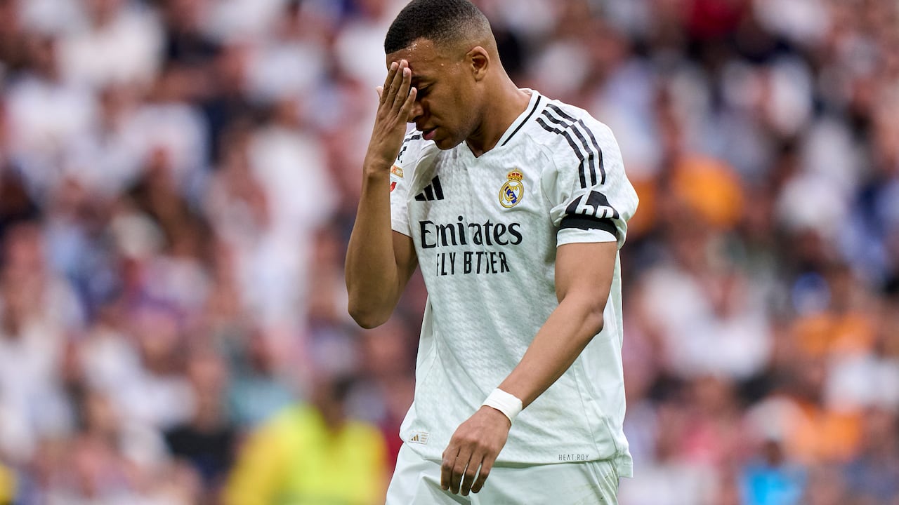 MADRID, SPAIN - MAY 25: Kylian Mbappe of Real Madrid reacts to a missed chance during the LaLiga match between Real Madrid CF and Real Sociedad at Estadio Santiago Bernabeu on May 25, 2025 in Madrid, Spain. (Photo by Diego Souto/Getty Images)