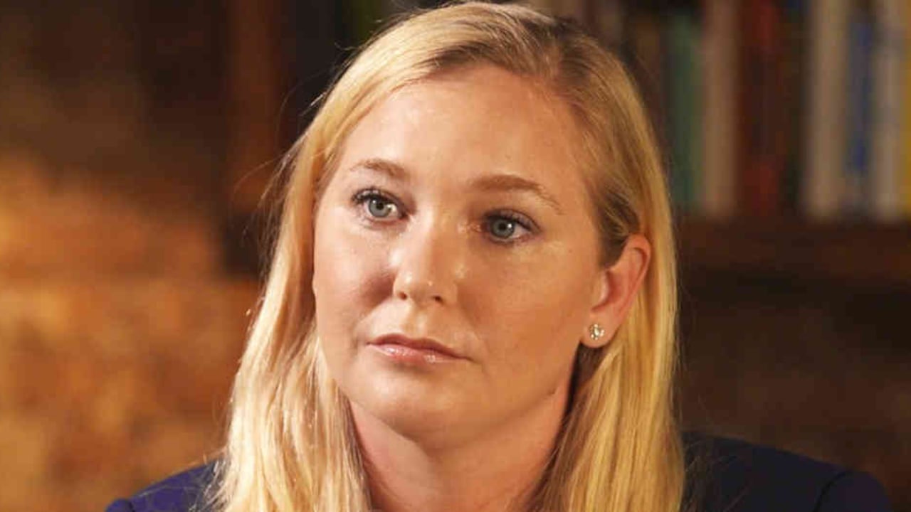 La estadounidense Virginia Giuffre asegura que Jeffrey Epstein la obligó a mantener relaciones sexuales con el príncipe Andrés de Inglaterra cuando ella tenía 17 años.