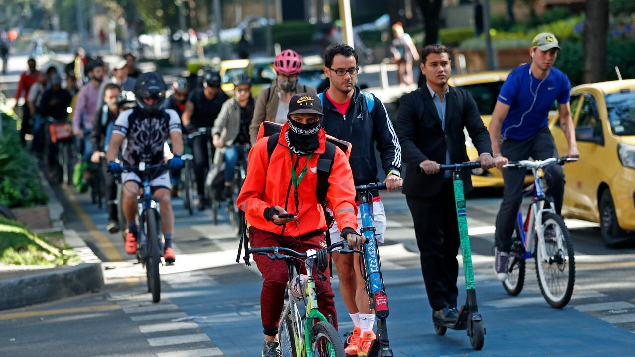 Dia sin carro 2020
Bicicletas
Patinetas
Carrera 11 con calle 85
Bogotá, febrero 6 de 2020
Foto León Darío Peláez/ Semana