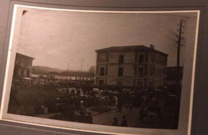 Otra de las fotografías de hace 100 años contenidas en la urna centenaria. 