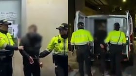 Este es el momento en el que las autoridades detinen al hombre.
