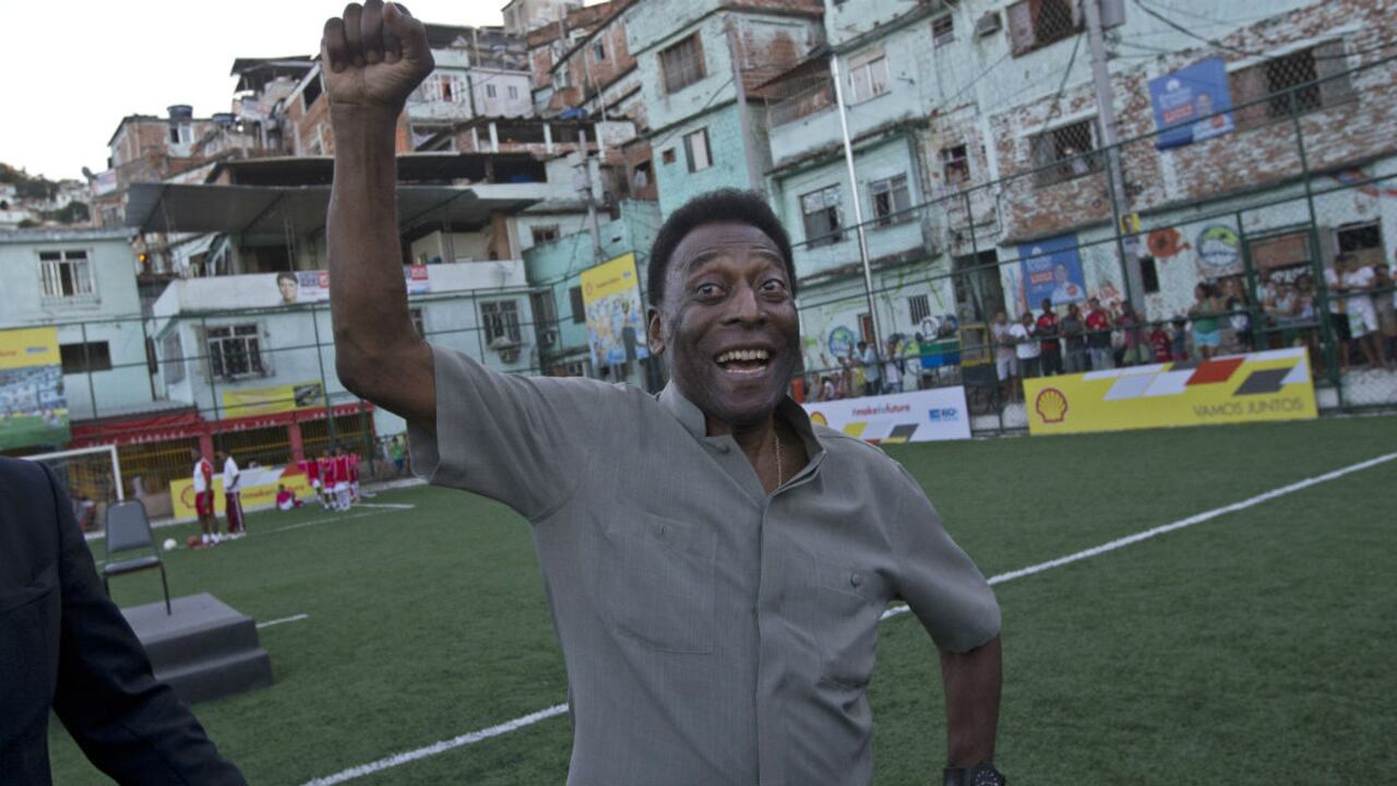 'O Rei' Pelé mantuvo en incertidumbre al mundo del fútbol por su salud.