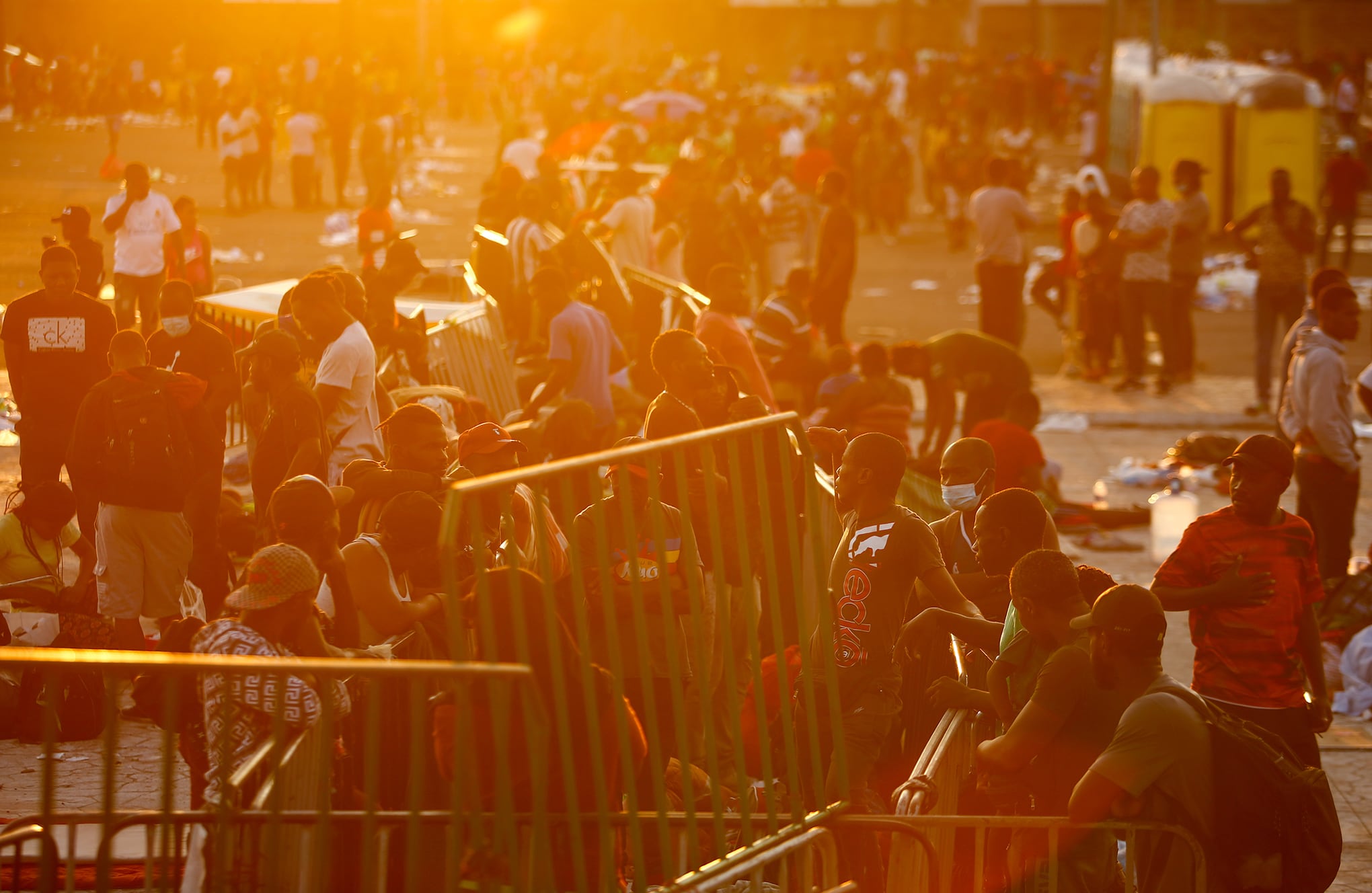 Miles de haitianos se reúnen en un campamento en el sur de México para pedir ayuda