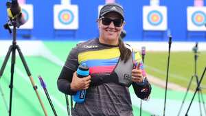 Ana María Rendón, sonriente tras su arranque en el tiro con arco